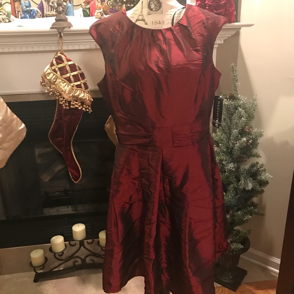 Free shipping! 🆕 Merlot Party Dress 🎉